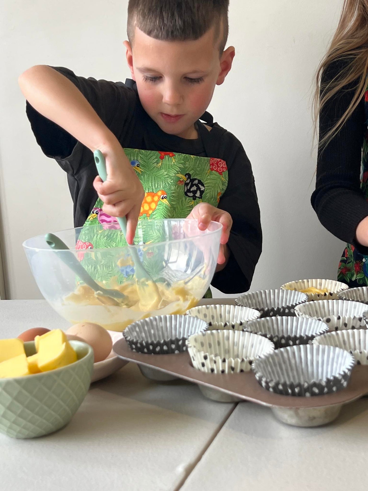 Children's Apron Kiwiana Rainbow Kiwis