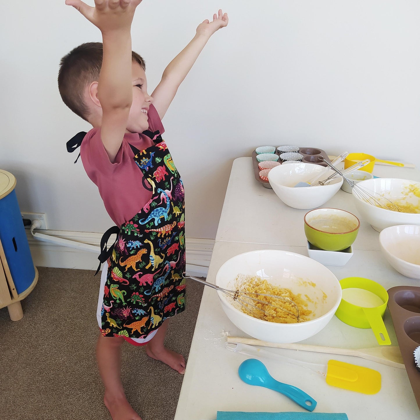 Children's Apron Dinosaurs multi dinosaurs black